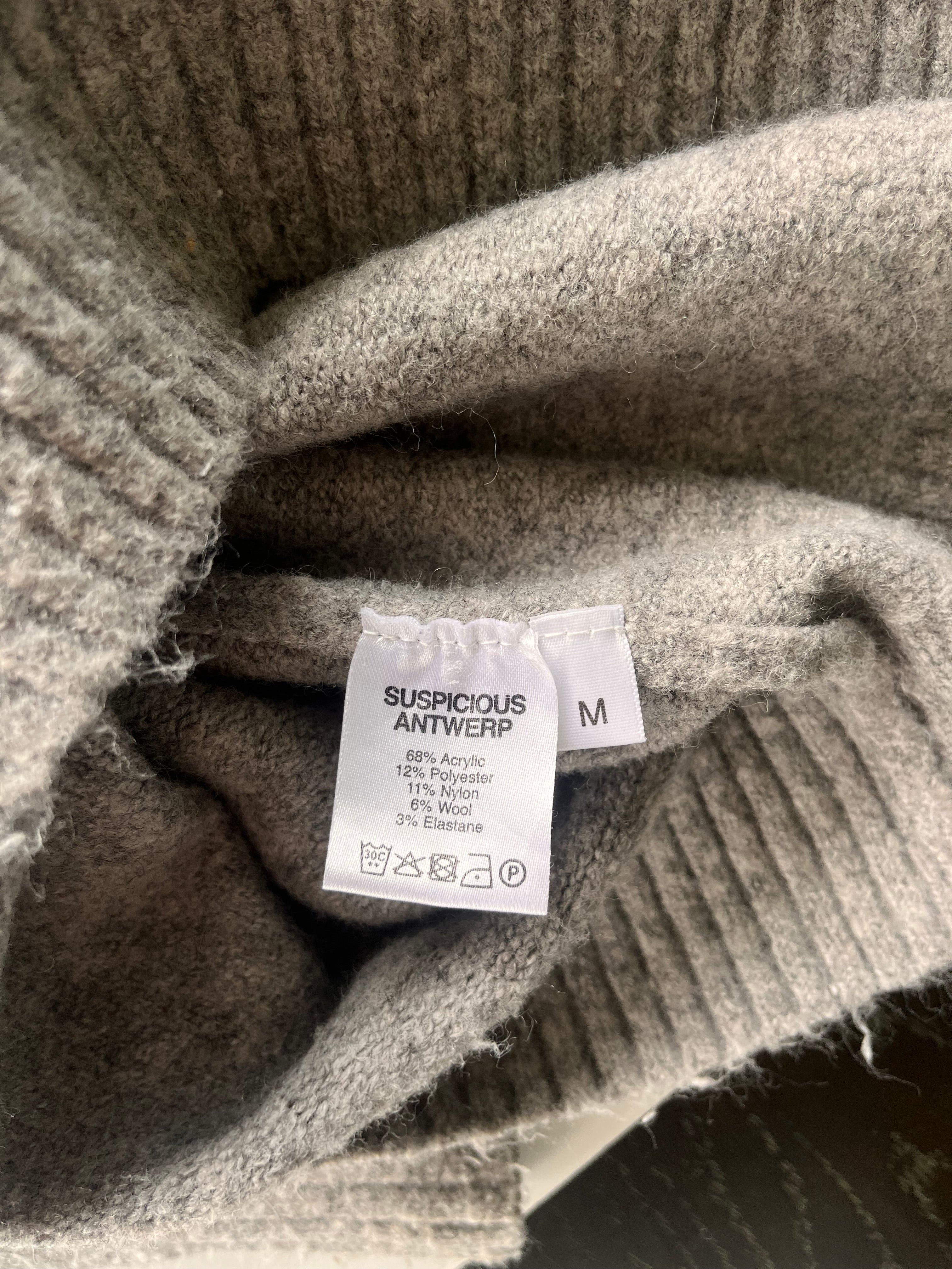 Suspicous Antwerp Knitsweater - M