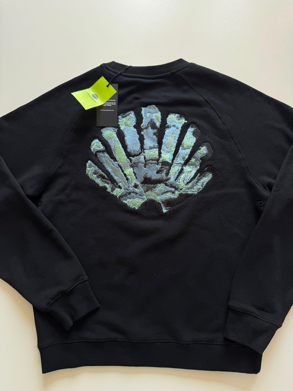 New Amsterdam Surf Association  Graphic Crewneck – Black M