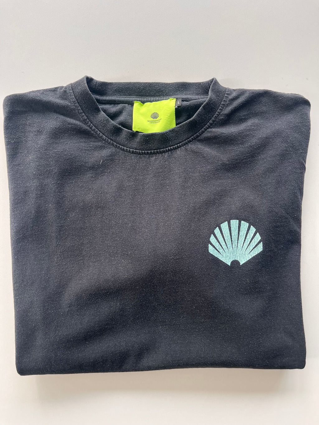 New Amsterdam Tshirt - L